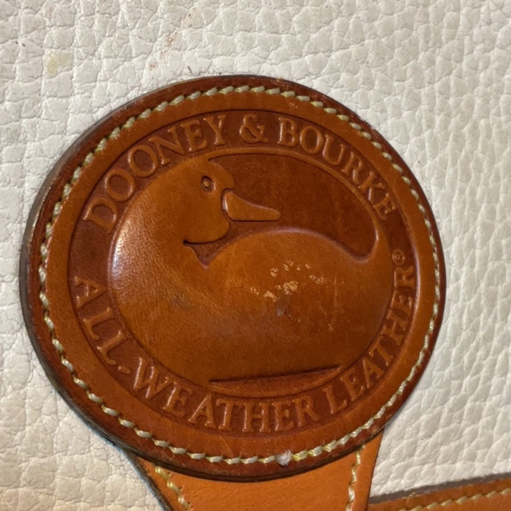 Classic Dooney & Bourke White and Brown Leather crossbody Bag - Picture 11 of 13